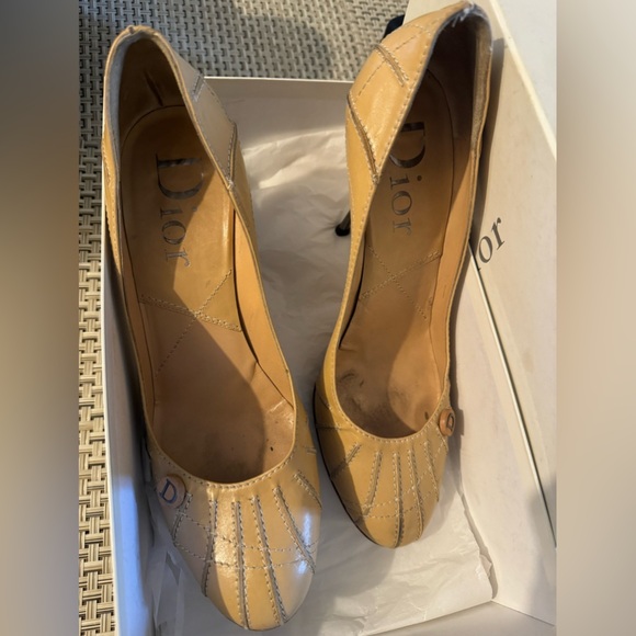 Dior Stitch Escarpin10
Beige Claire sz40 - Picture 2 of 12